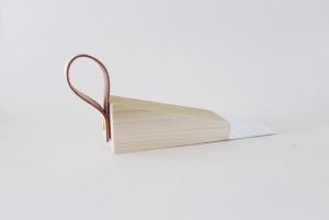 Learn how to make a gorgeous door stop with this tutorial from Annabode