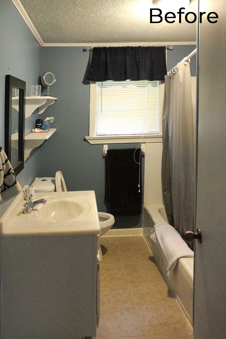 Small-bathroom-before