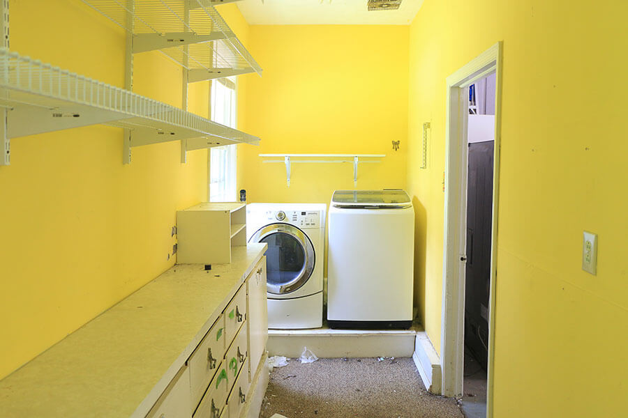 https://media.homemadebycarmona.com/2018/10/Yellow-laundry-room.jpg