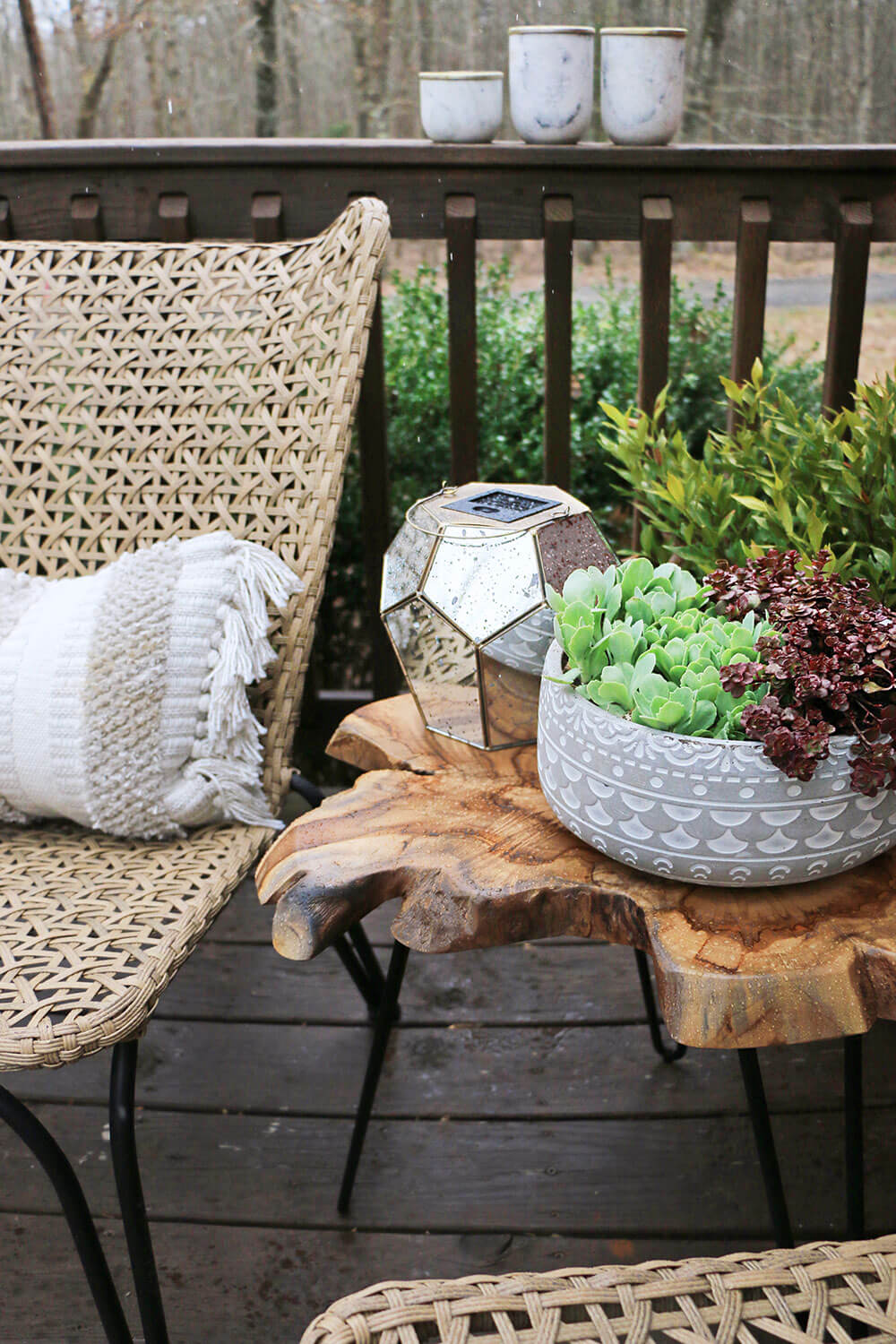 Outdoor-Accent-Table-and-Planter