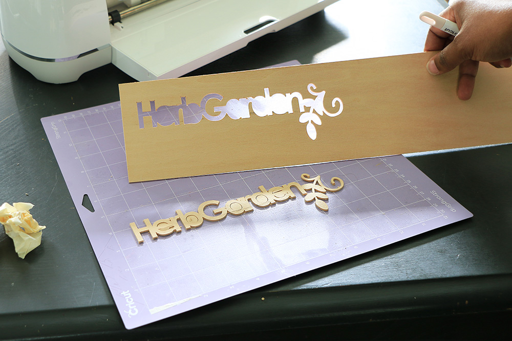 https://media.homemadebycarmona.com/2020/08/18233517/Basswood-garden-sign-cutouts.jpg