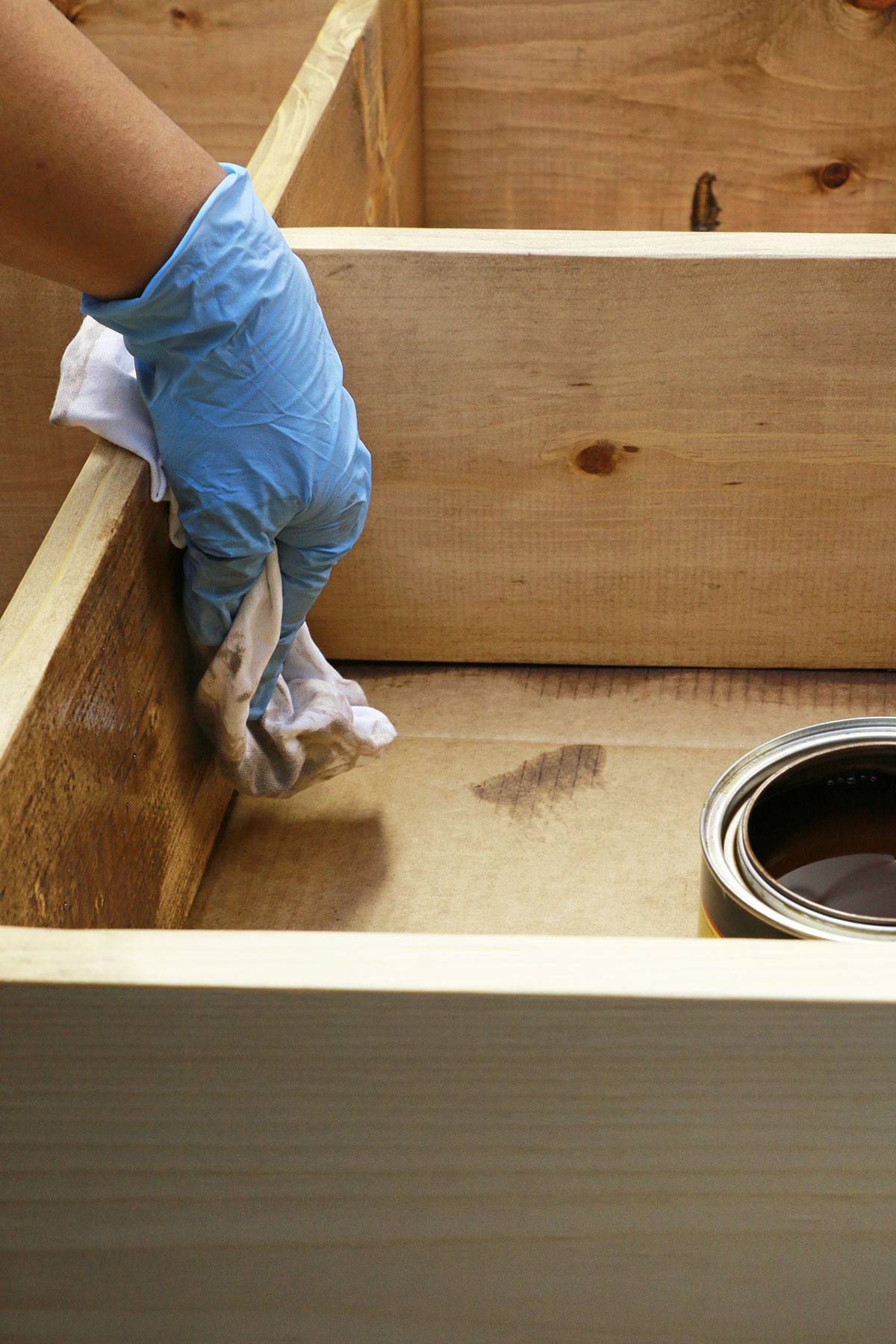 Staining Wood   Staining Wood 